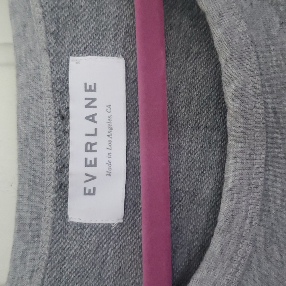 Everlane Grey Shortsleeved Sweatshirt - Picture 4 of 7
